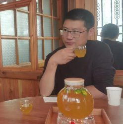 爱我和我爱的世界 – 心理咨询师-翻译-副主编-讲师