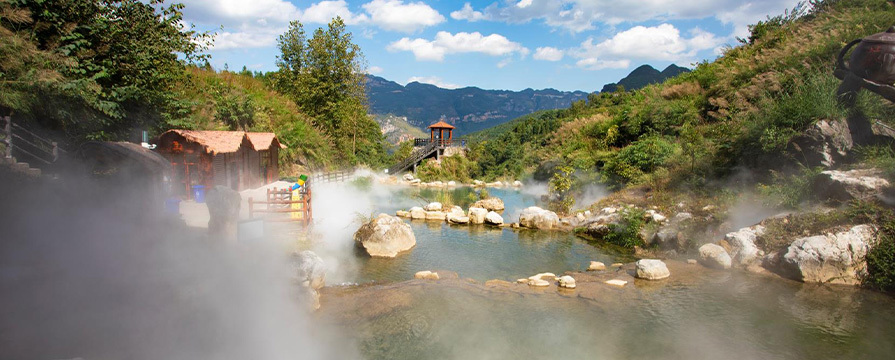 宣威市寻野旅游开发有限公司_旅游开发_云间玻璃吊桥_户外观光电梯_景区游览服务_房地产开发_园林绿化